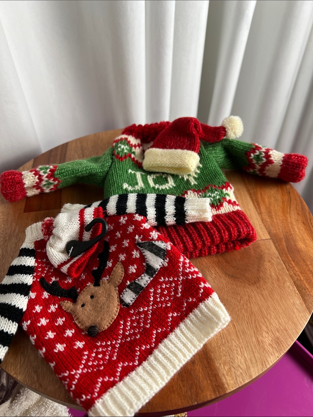 2sets of Christmas wine, cozy’s